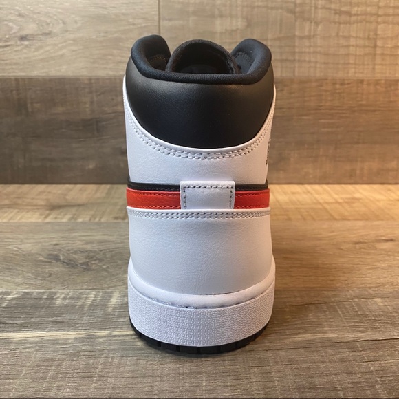 Jordan 1 Mid ‘Chile Red’ - Picture 4 of 7